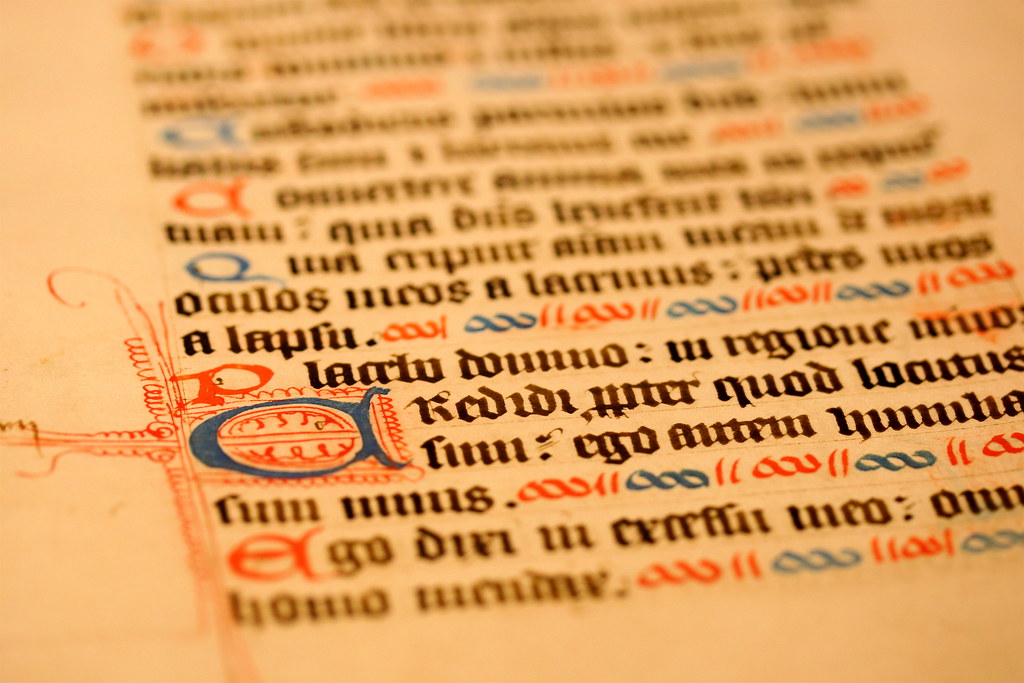 Manuscritto antico con scrittura calligrafica